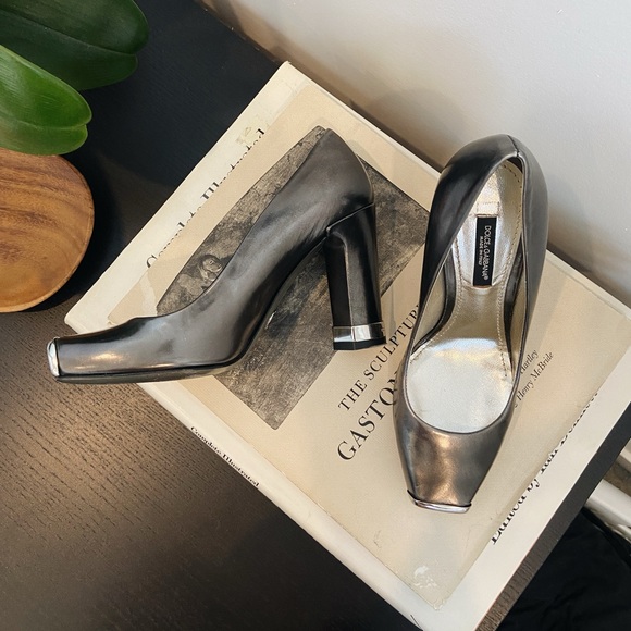 Dolce & Gabbana DeCollete Black Mirror Pumps - Picture 3 of 8